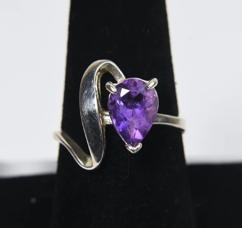 Ladies rings for promise vibes -Sterling Silver Amethyst Twist Shank Ring - Size 8