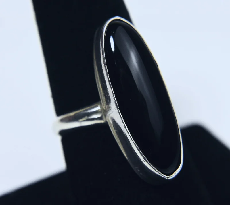 Ladies rings with fin motifs -Vintage Black Onyx Ring - Size 7.75