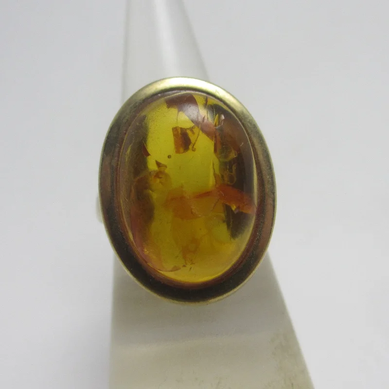 Ladies rings with swim motifs -Pollen Filled Amber 8k Gold Ring Vintage c1980