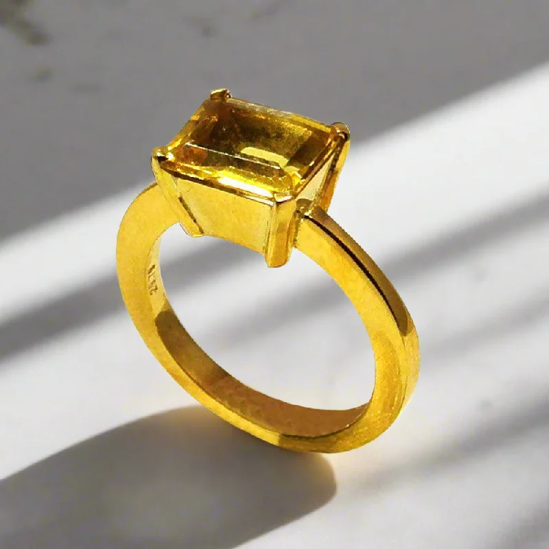 Ladies rings for rural vibes -Ring in 18k Gold with a faceted citrine (B-51)