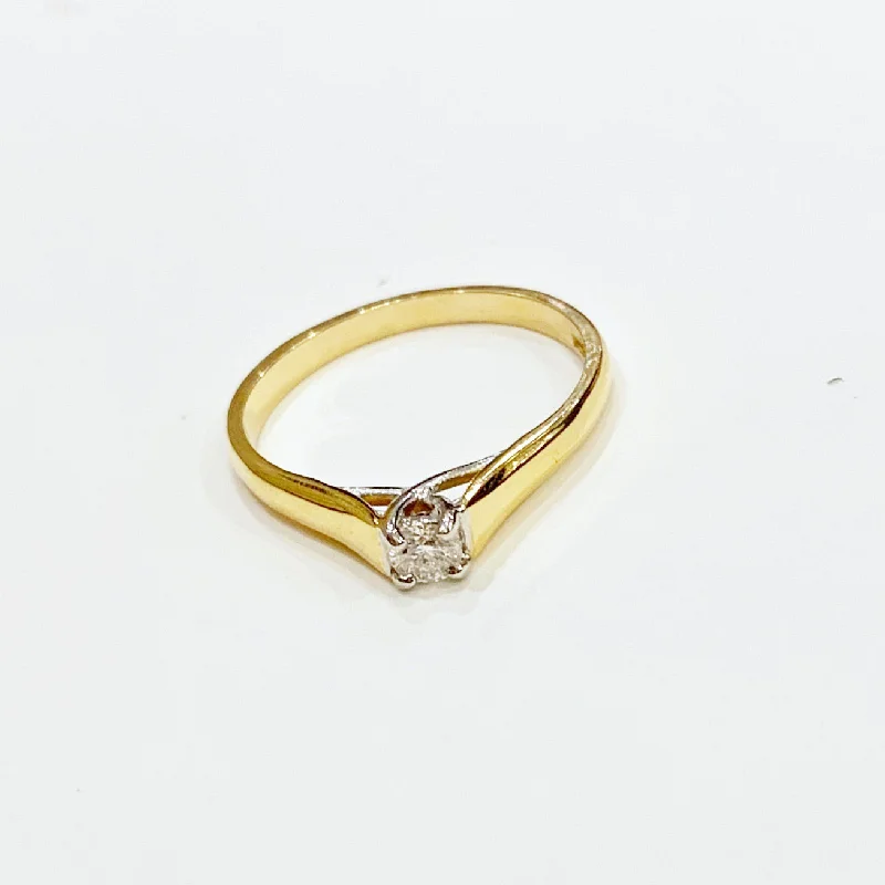 Ladies rings for travel charm -Estate Collection Ring - 18k Gold Diamond Single Stone